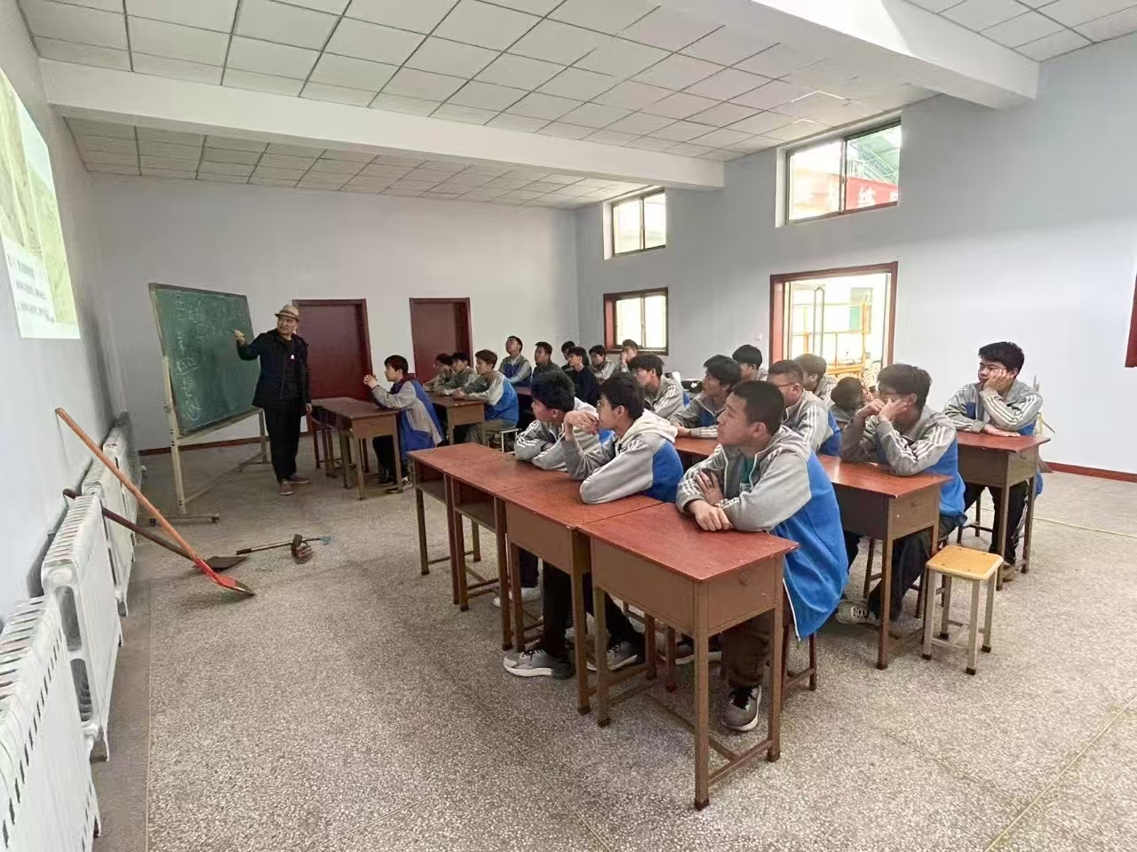 讲1.jpg