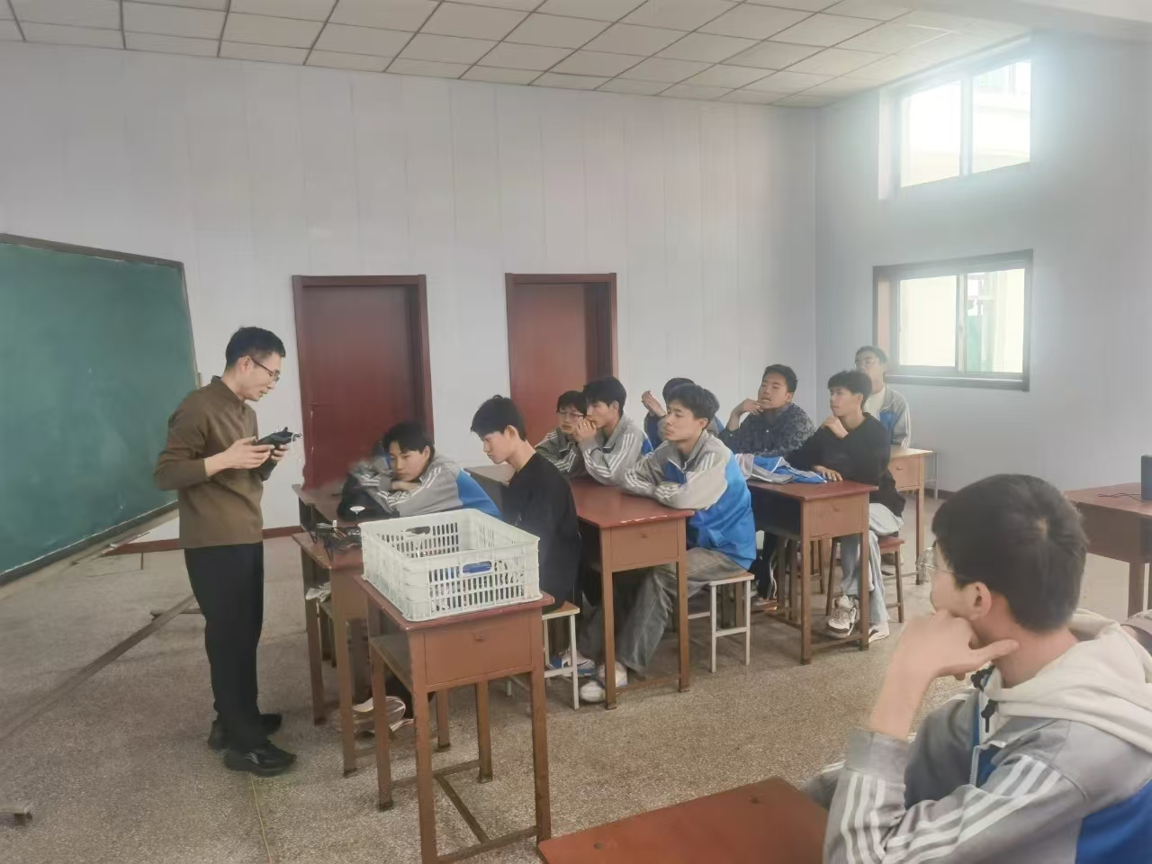 讲2.jpg